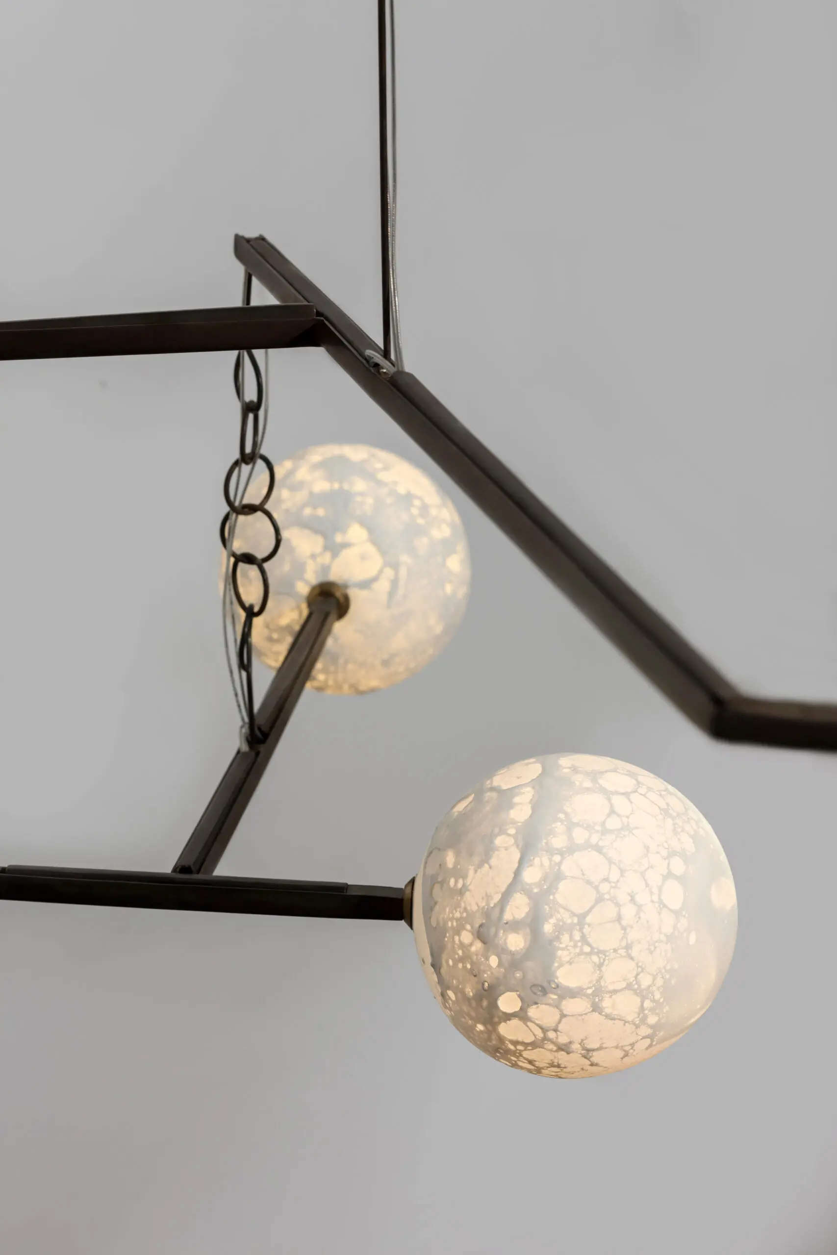 InvisibleCollection_SemeurDetoiles_LunesMobileChandelier_Large_4