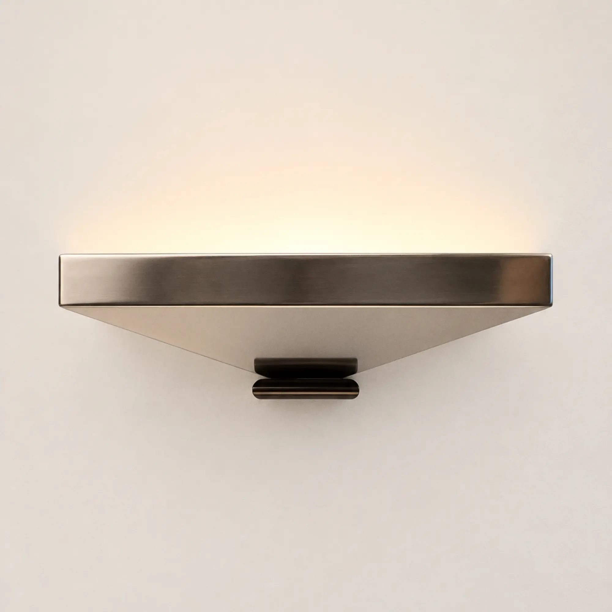 InvisibleCollection_HauvetteMadani_LaCorbeilleChromeeWallLamp_Hover