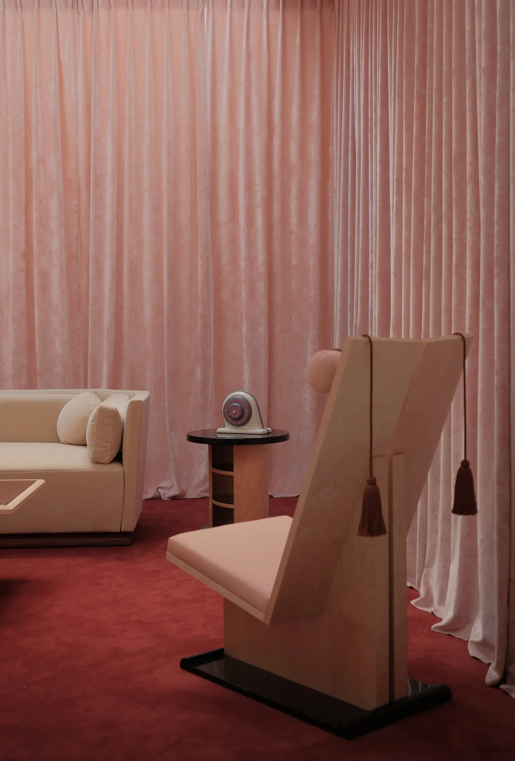 InvisibleCollection_HauvetteMadani_LaVeilleeChair_4