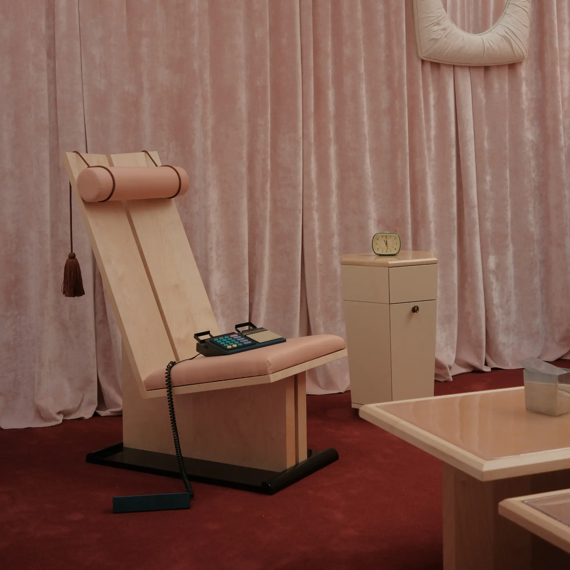InvisibleCollection_HauvetteMadani_LaVeilleeChair_Hover