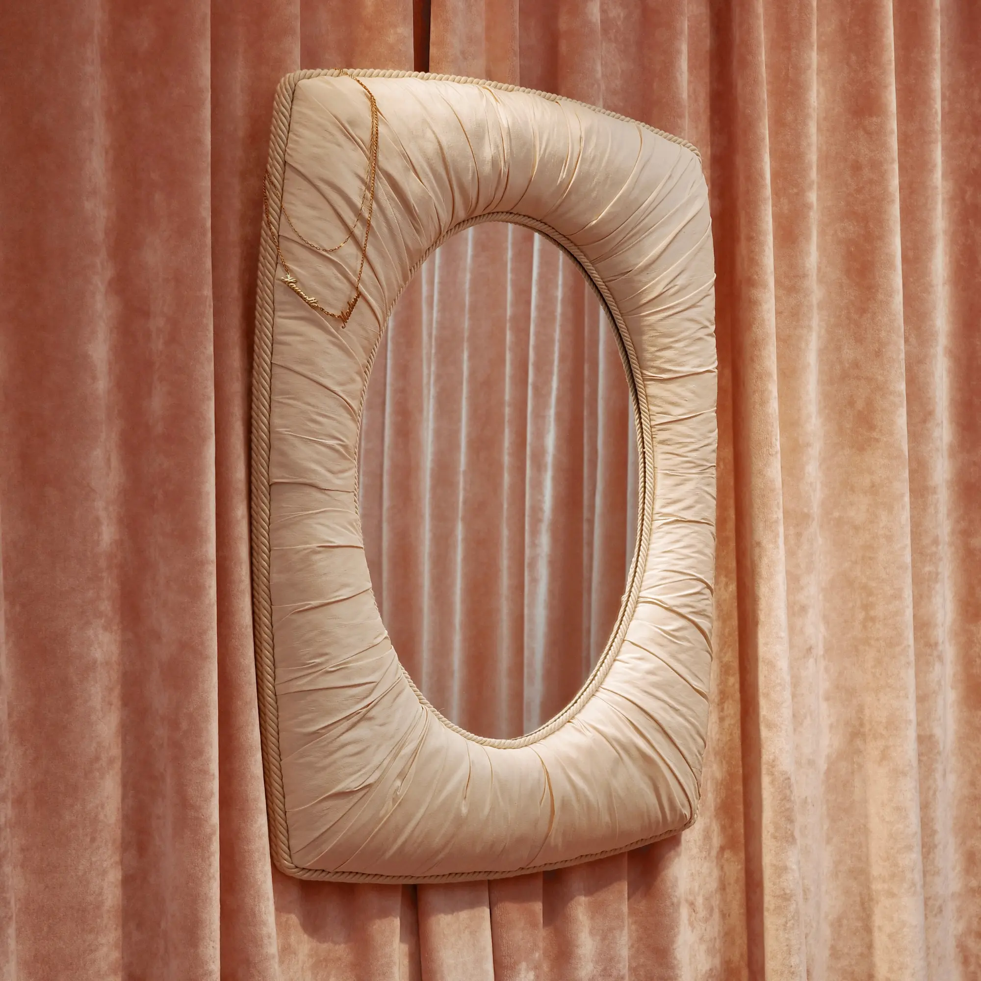 InvisibleCollection_HauvetteMadani_LheureBleueMirror_Hover