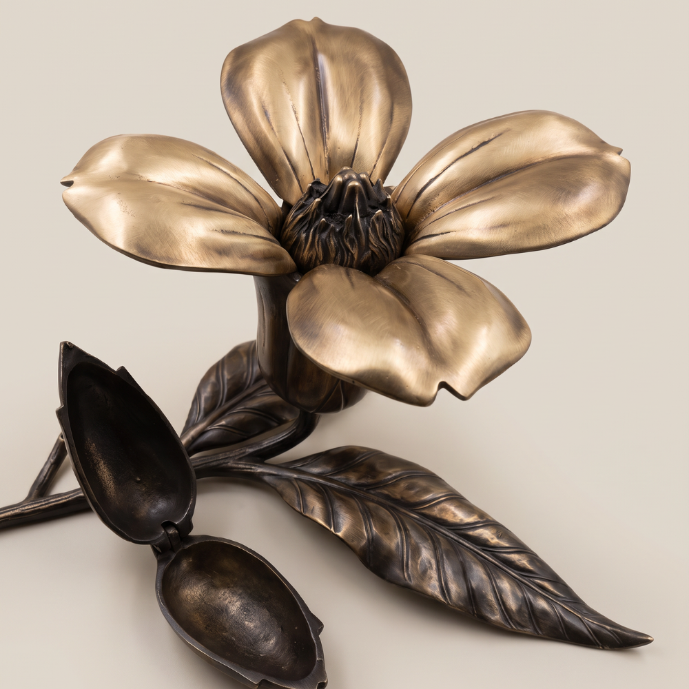 InvisibleCollection_Laclaux_Blossom_Ashtray (4)