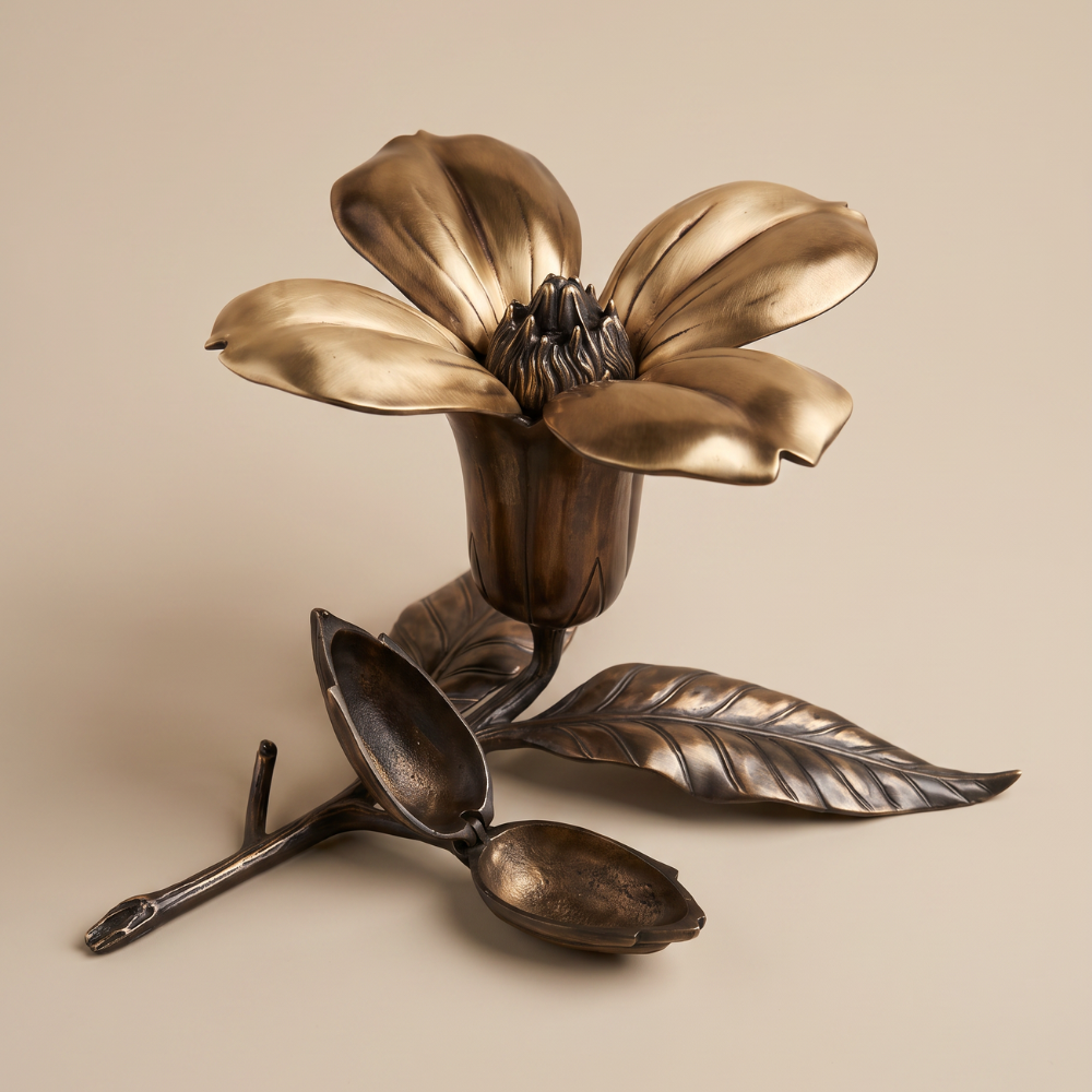InvisibleCollection_Laclaux_Blossom_Ashtray