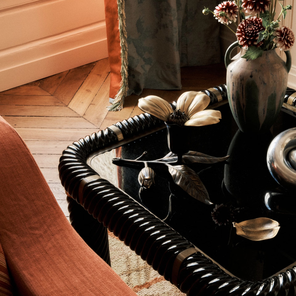 InvisibleCollection_Laclaux_Blossom_Ashtray_Hover