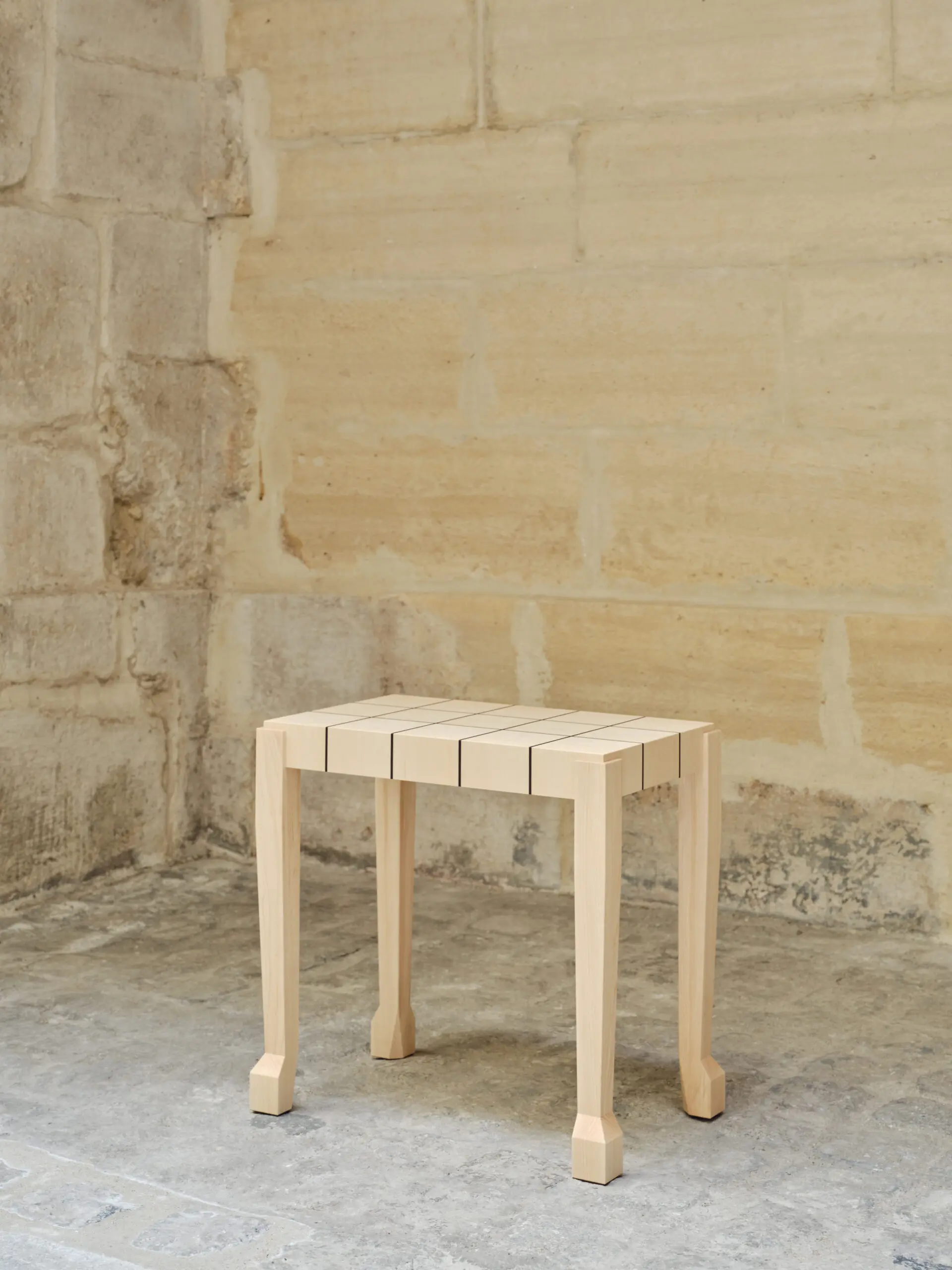 InvisibleCollection_LouiseLiljencrantz_HoovesSideTable_Ivory_1