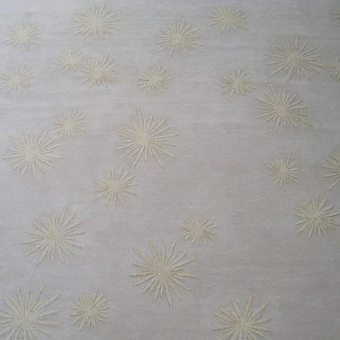 Tapis White Sun par Damien Langlois-Meurinne - The Invisible Collection