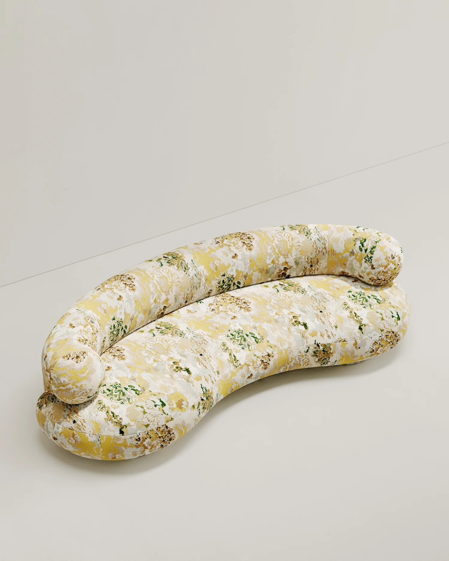 InvisibleCollection_FleurDelesalle_HugCurvedSofa_Metaphores_Eden_Citrine_4.jpg